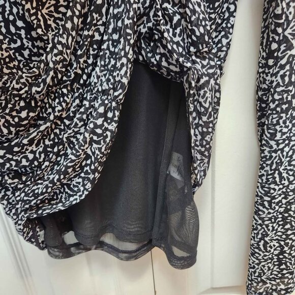 [M] RW&Co Black & White Long-sleeved Top‎ Size Medium Animal Print Lined - Picture 5 of 9